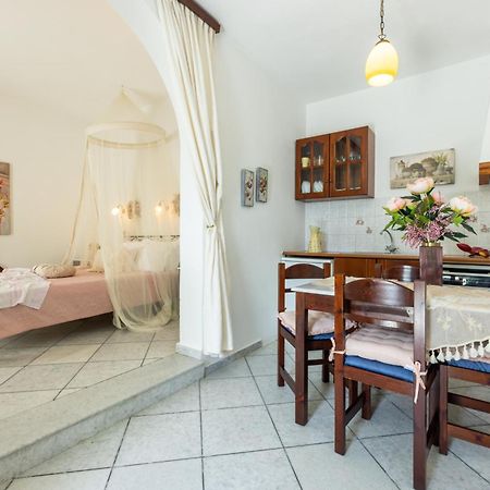 Sunrock Suites Стелида Экстерьер фото